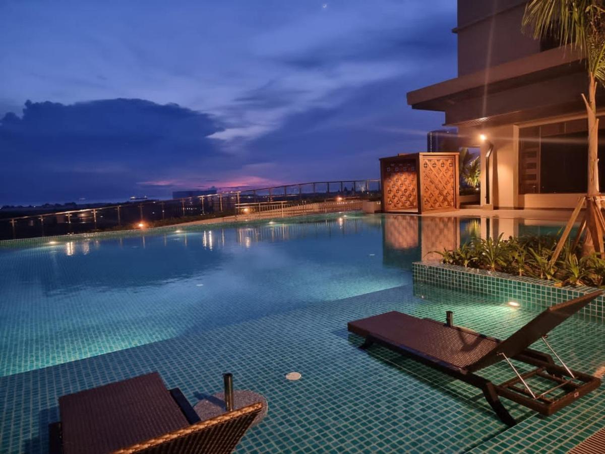 Luxury Couple Suites L Free Netflix L Massage Chair L Bathtub L Wifi 200Mbps L Town Area Bali Residence ملقا المظهر الخارجي الصورة