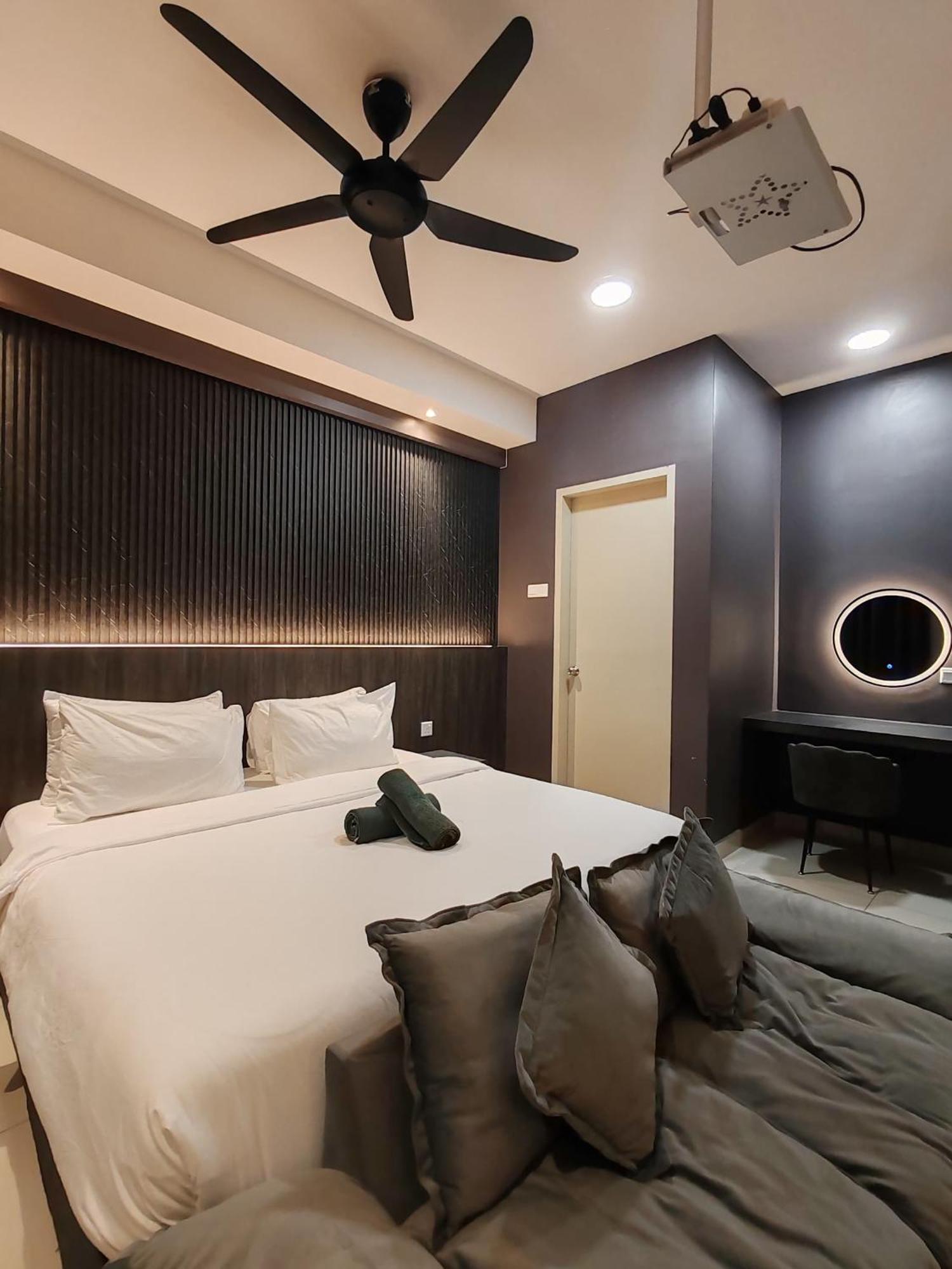 Luxury Couple Suites L Free Netflix L Massage Chair L Bathtub L Wifi 200Mbps L Town Area Bali Residence ملقا المظهر الخارجي الصورة